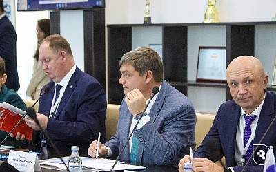 Ректор СГМУ Андрей Еремин рассказал об успехах вуза и перспективах взаимодействия России и Китая в области медицинского образования на пленарном заседании РКАМУ